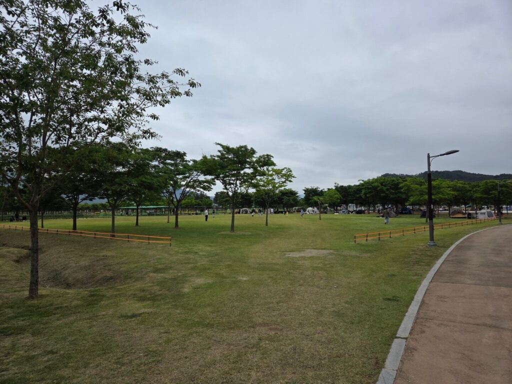 황산공원 캠크닉존