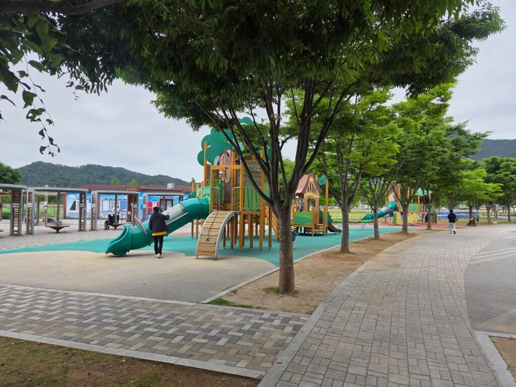 황산공원 놀이터